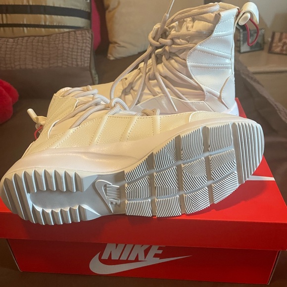 Woman winter boots completely new - Picture 3 of 3